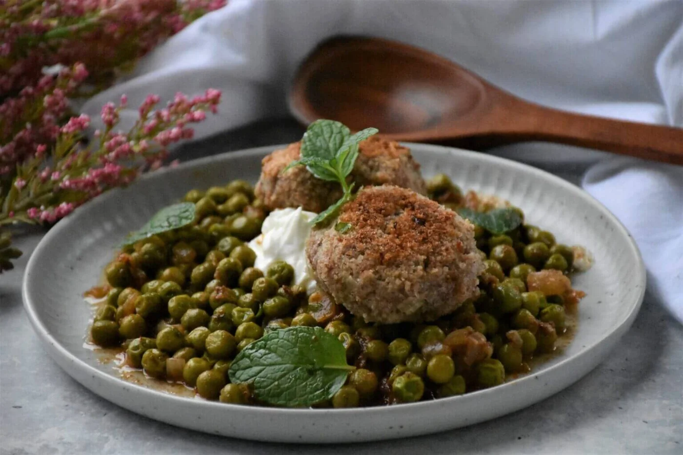 Meatballs with peas