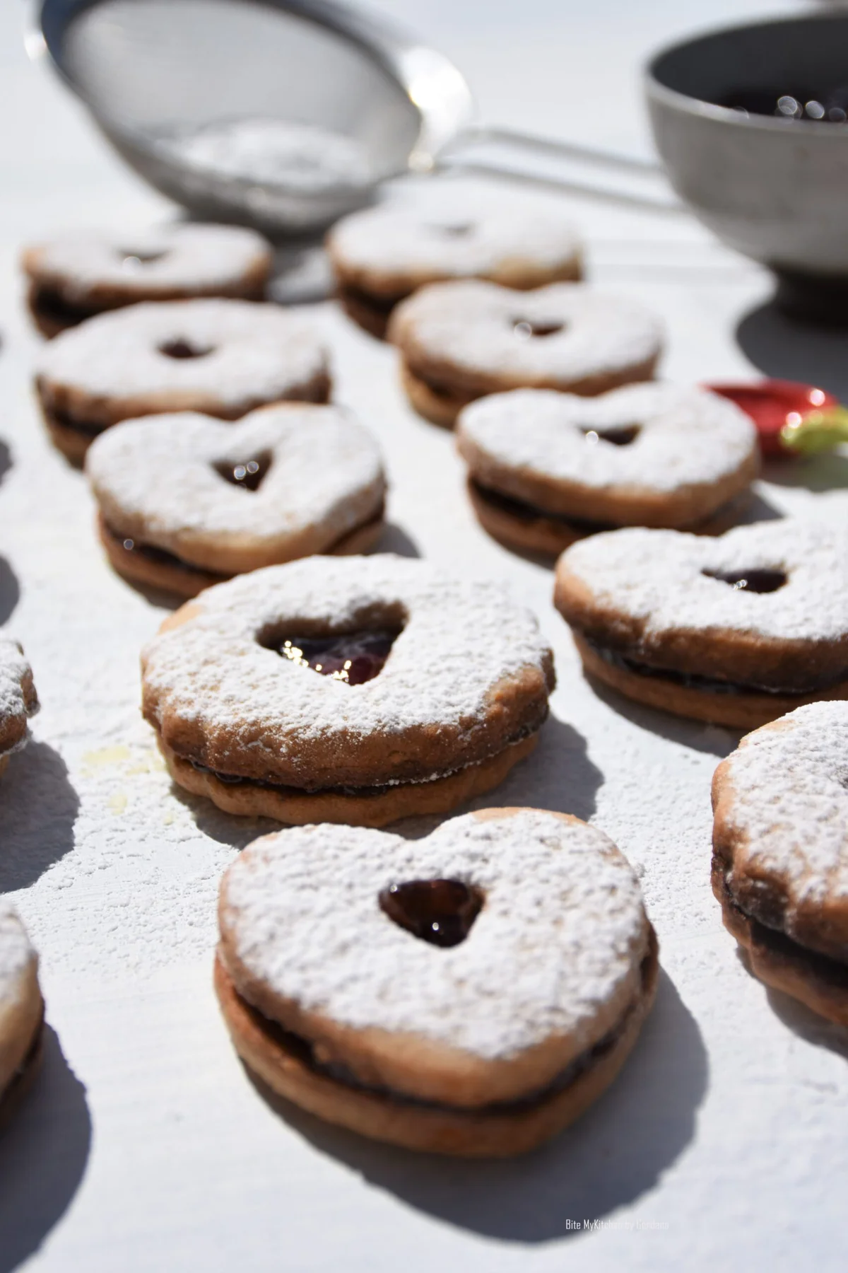linzer cookie