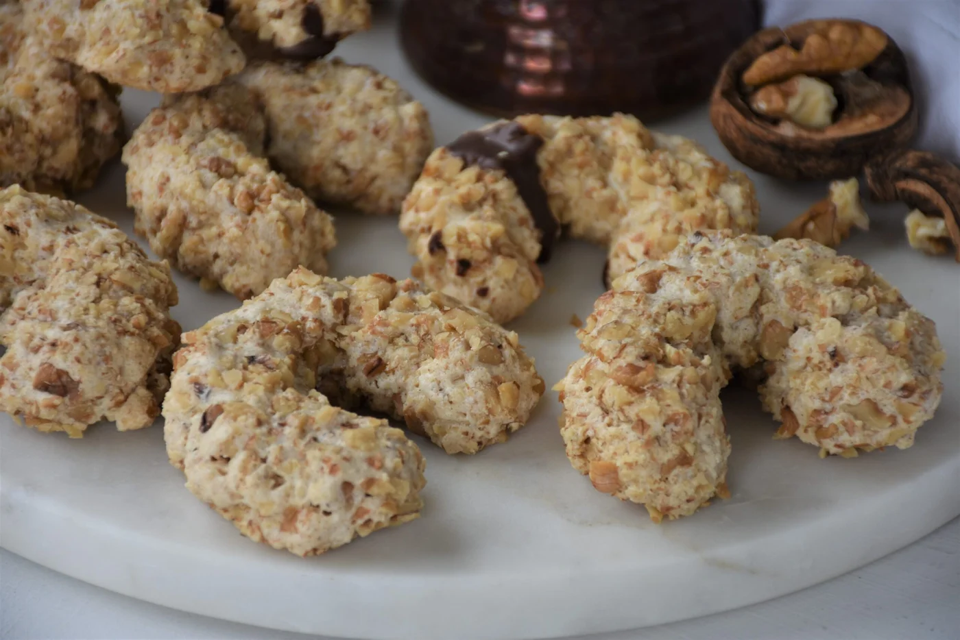 Walnut Meringue Crescents / Orasnice