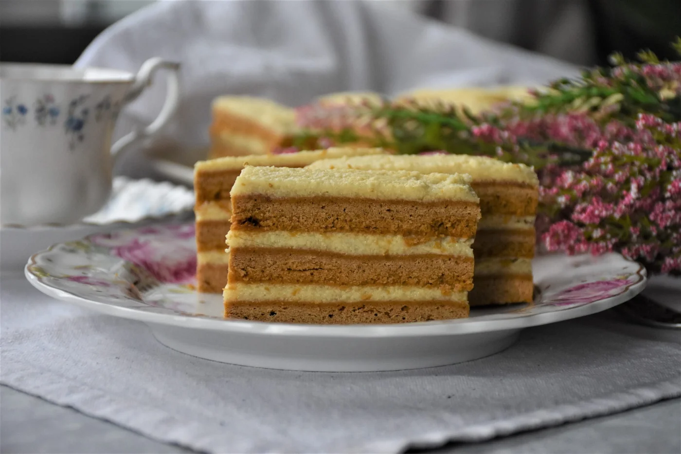 honey cake slices