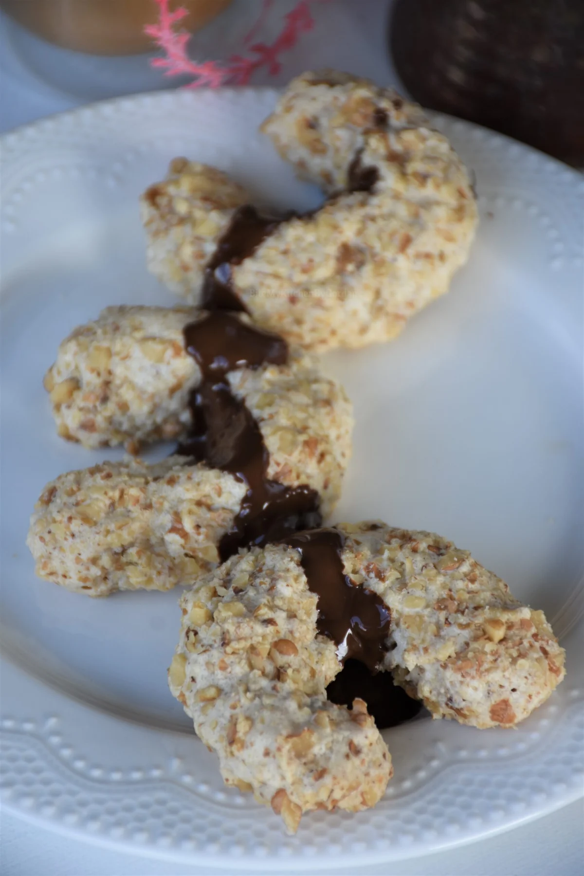 Walnut Meringue Crescents / Orasnice