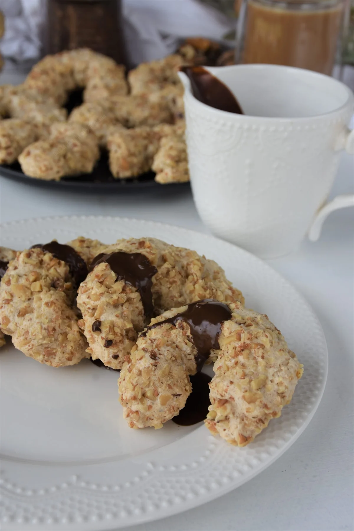 Walnut Meringue Crescents / Orasnice