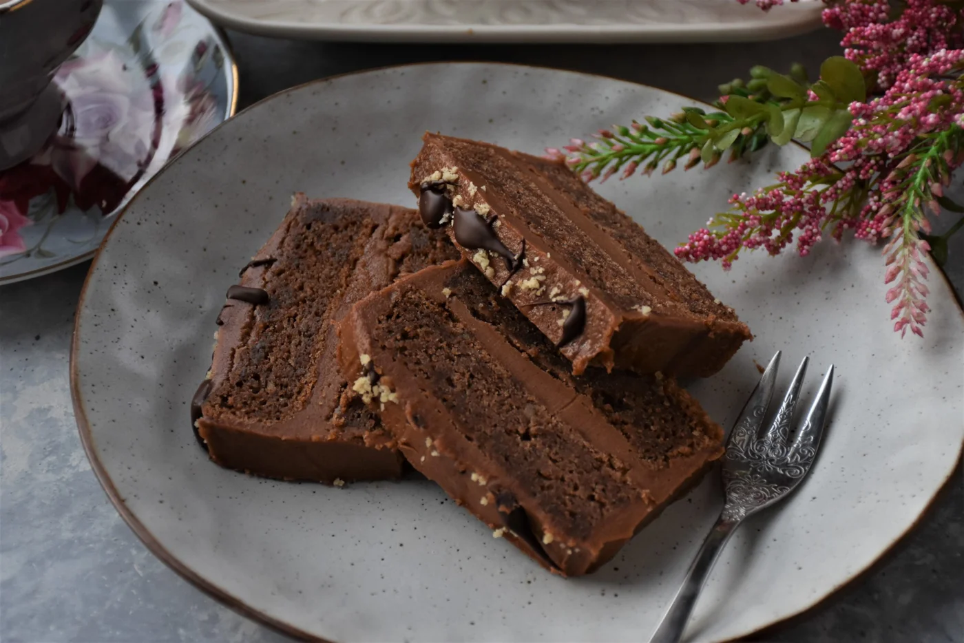 chocolate cake slices