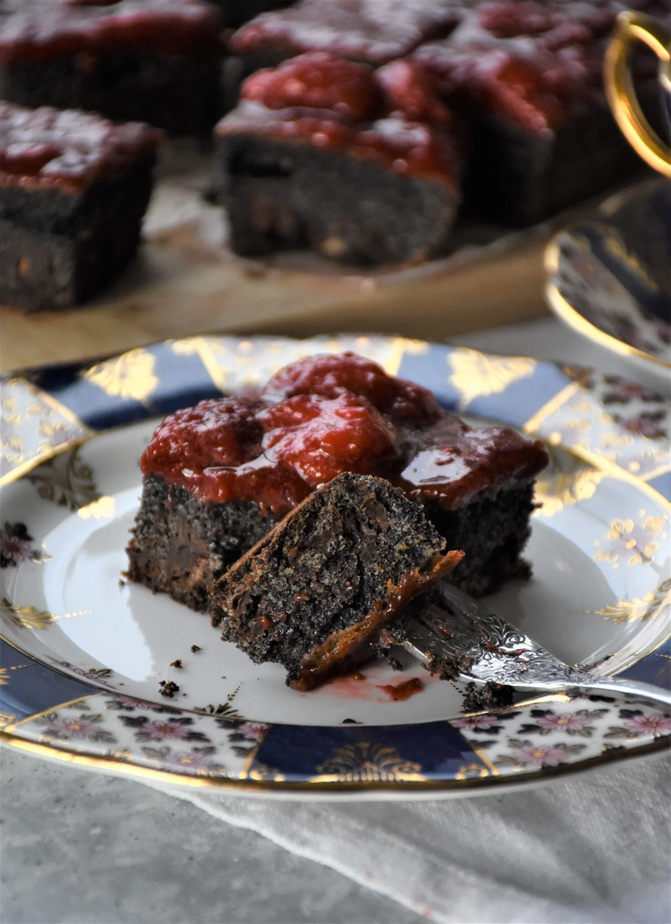 poppy seed and chocolate cake